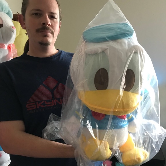 HUGE Donald Duck Plush! - Picture 2 of 4